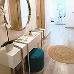 Elite 3b Apartment *