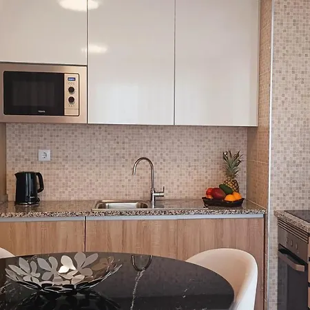 Elite 3b Apartment *